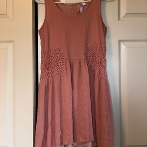 Mauve cotton dress.